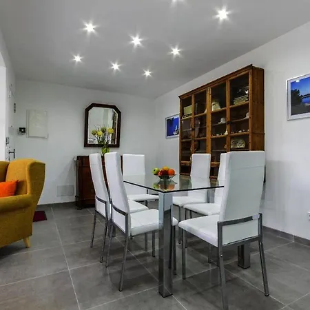 Assimetric Apartamento *
